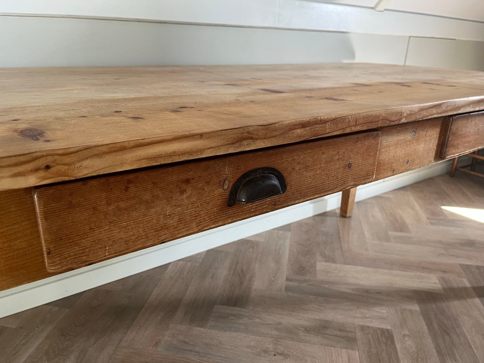 Grenen antieke tafel met lades, Ophalen