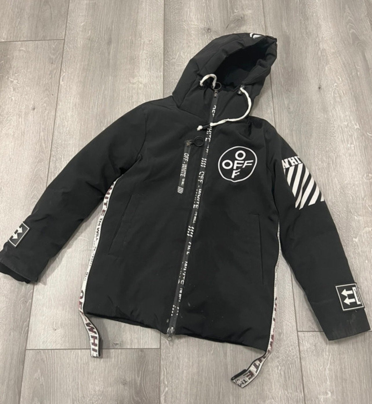 Off-White Winterjas Zwart met Witte Details, Ophalen, Zo goed als nieuw
