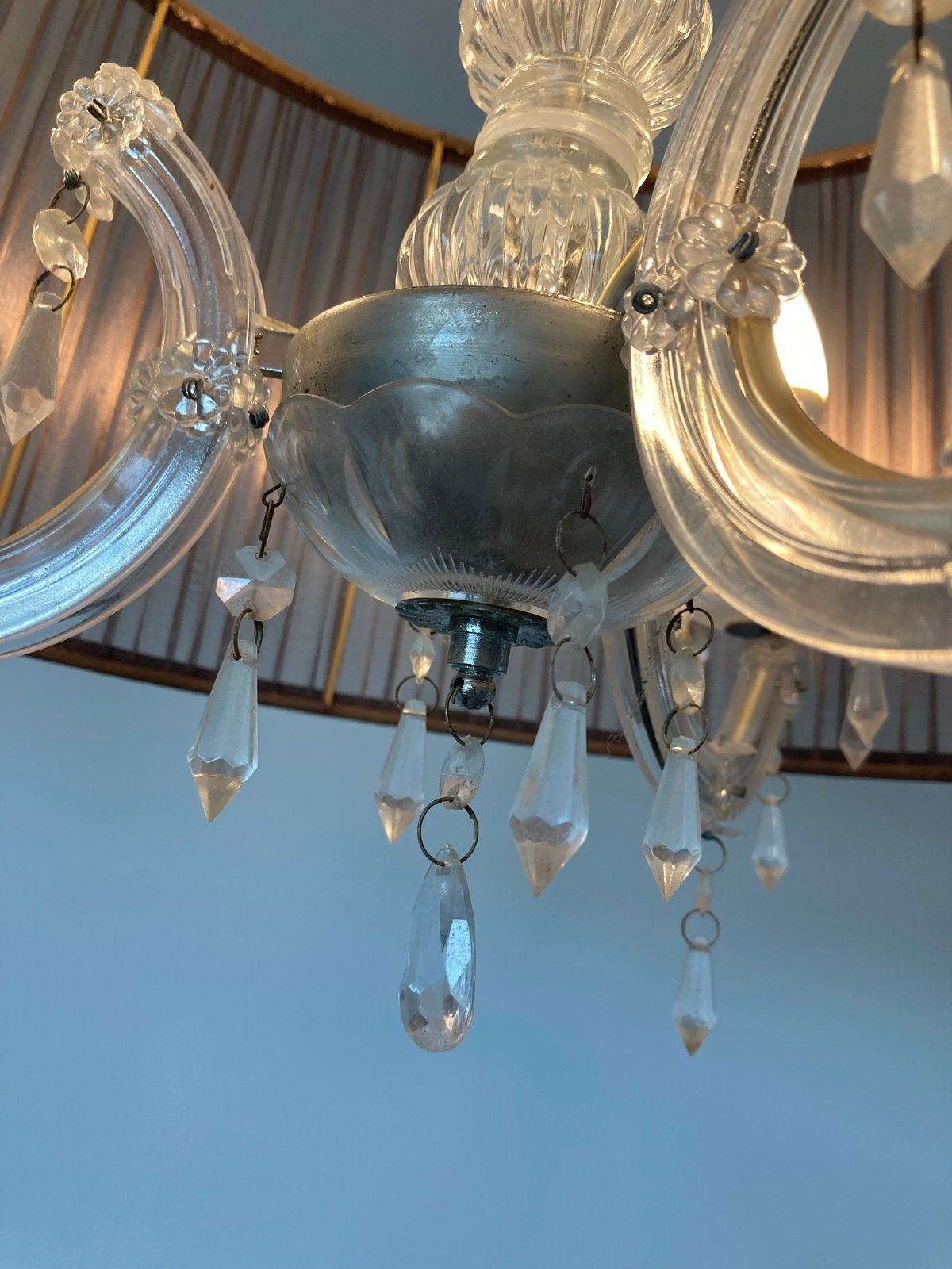 Elegante Kroonluchter met Kristallen en Stoffen Kap, Huis en Inrichting, Lampen | Kroonluchters, Ophalen, Gebruikt, Glas, E14 (klein)