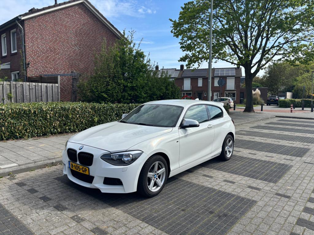 BMW 1-Serie 116I 100KW 3DR Aut8 2013 Wit, Auto's, BMW, Particulier, 1-Serie, ABS, Airbags, Airconditioning, Alarm, Apple Carplay