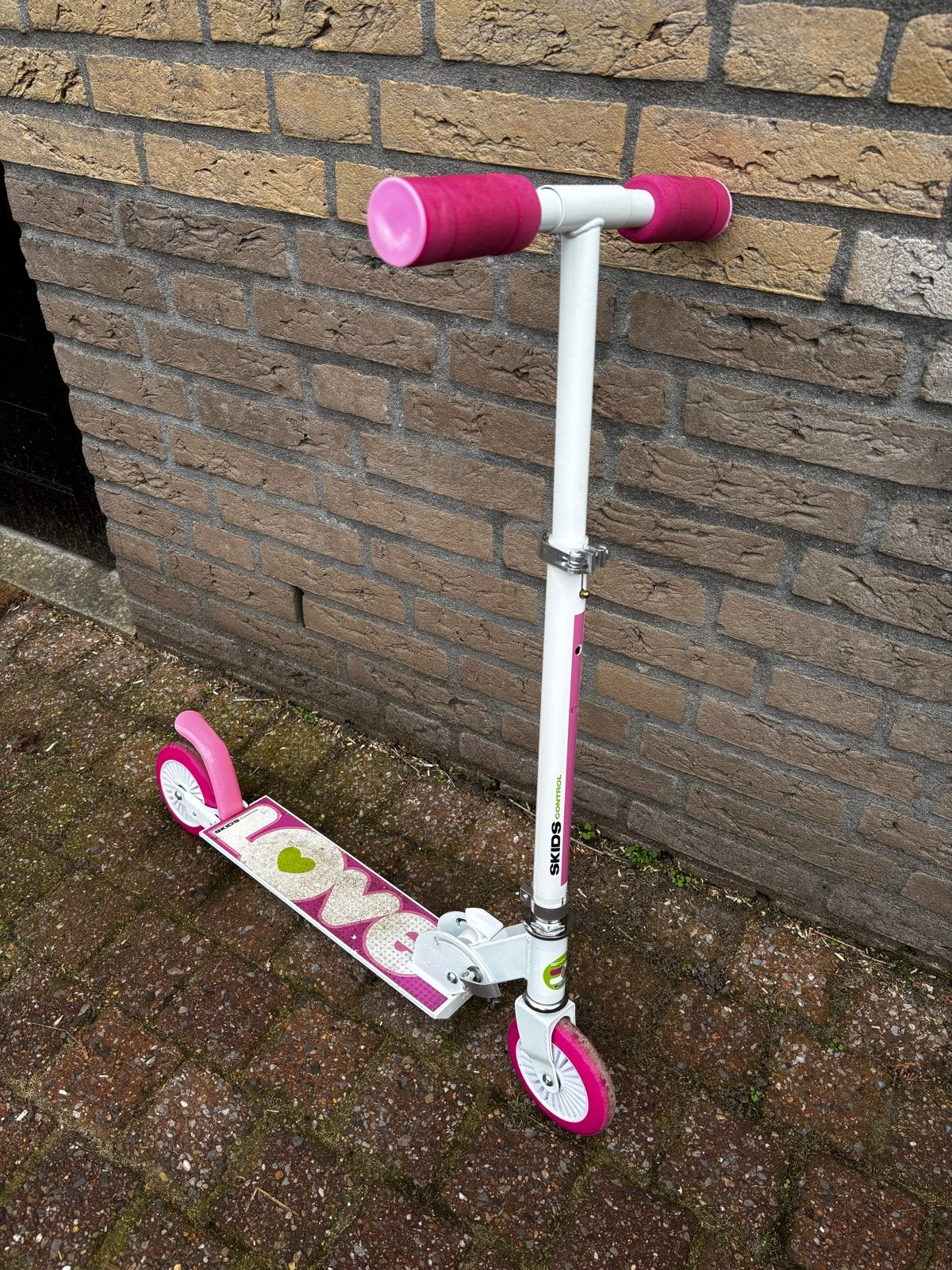 Roze kinderstep met 'Love' opdruk - Gebruikt, Fietsen en Brommers, Ophalen of Verzenden, Gebruikt, Gewone step