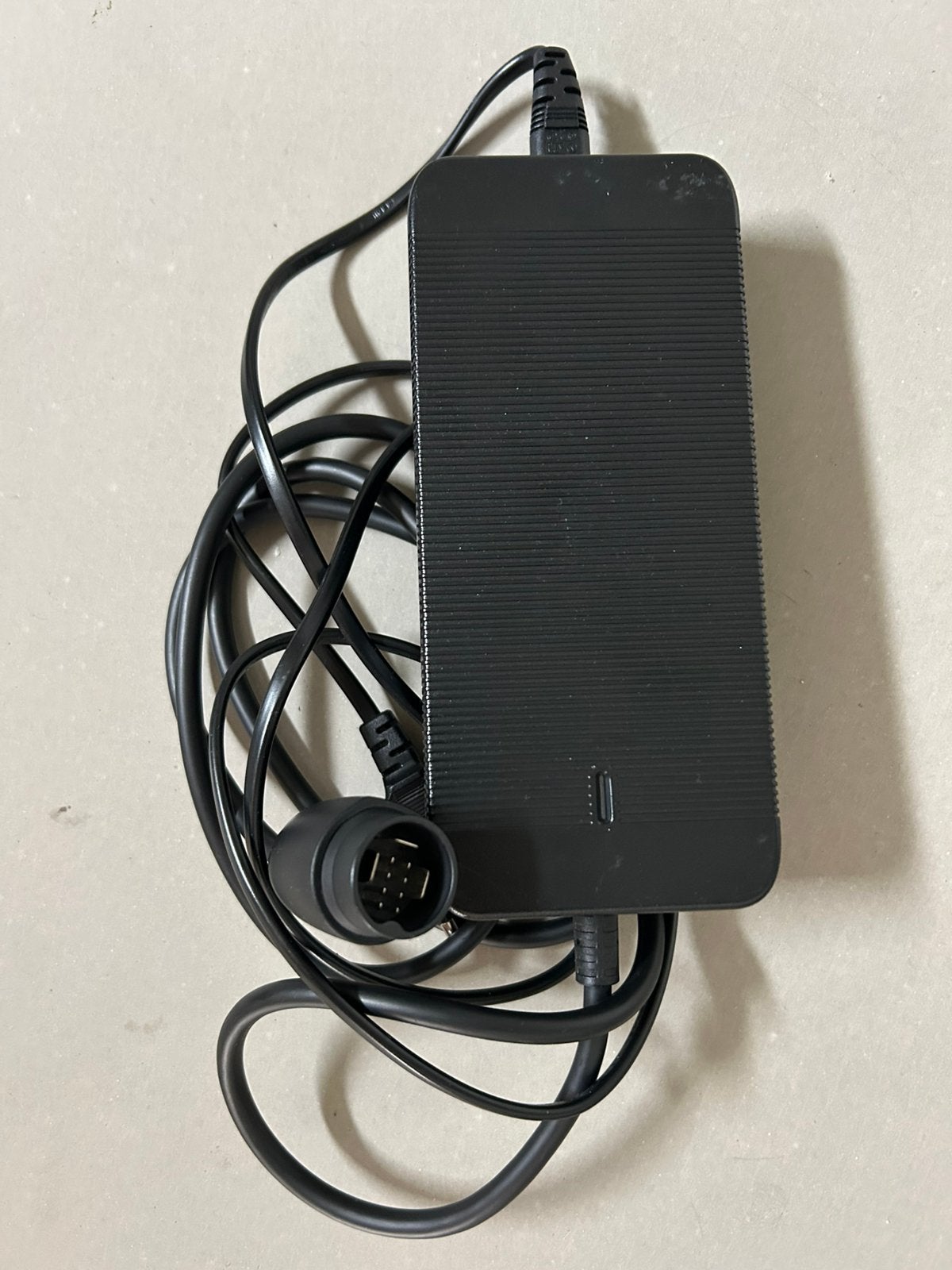 Stella ebike oplader met ronde 8-pins connector, Fietsen en Brommers, Fietsaccessoires | Overige Fietsaccessoires, Ophalen, Zo goed als nieuw