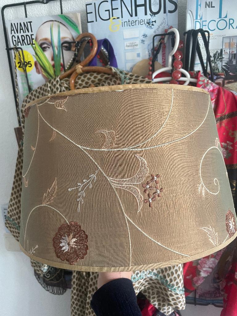 Vintage gouden brokaat geborduurd bloem lampenkap kapje boho, Huis en Inrichting, Lampen | Lampenkappen, Bruin, Stijl vintage barok boho