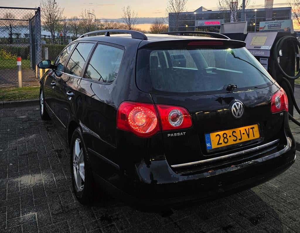 Volkswagen Passat 1.6 FSI - APK: 19-03-2027, Zwart, 4 cilinders, Zwart, Origineel Nederlands