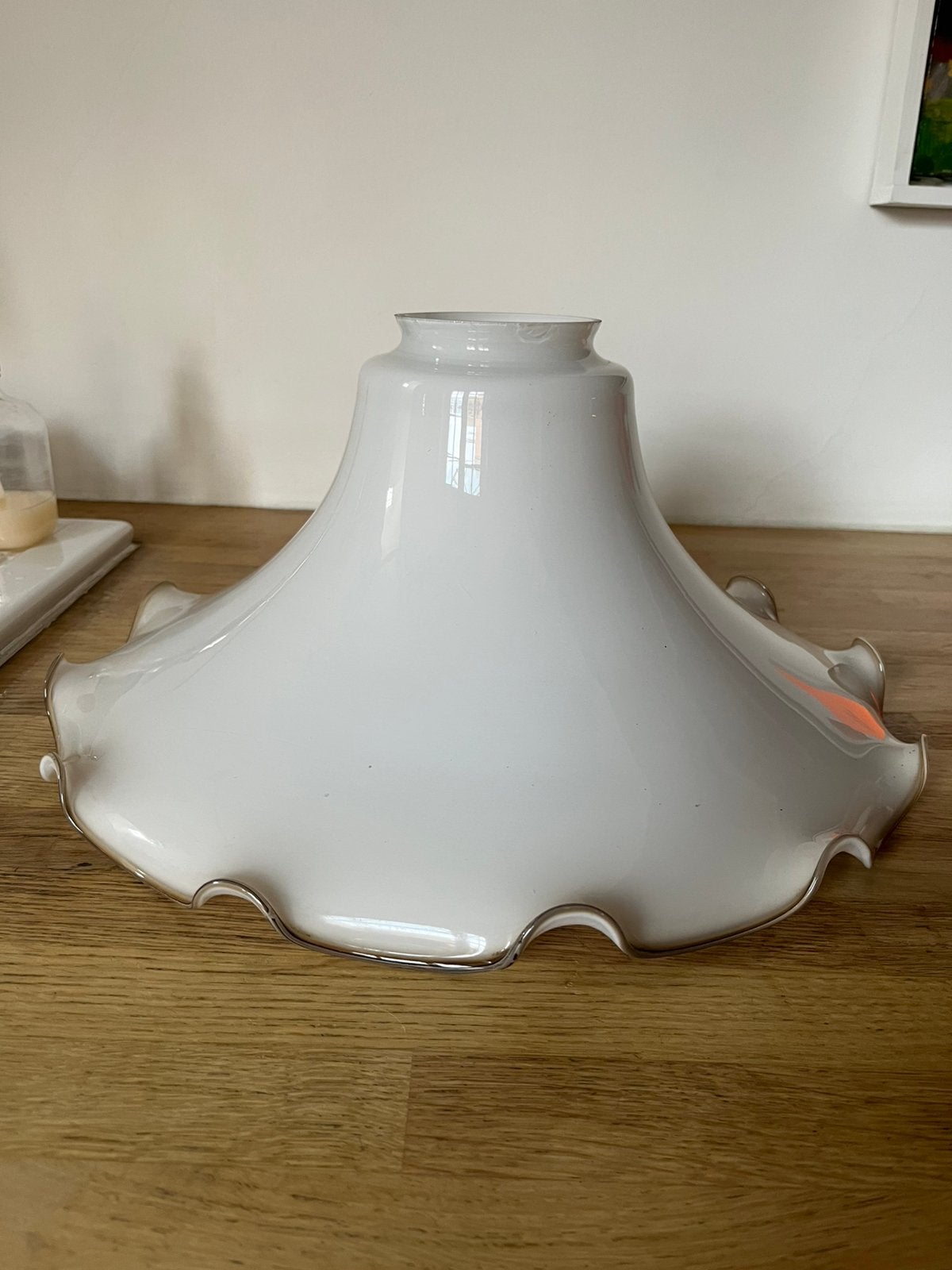 LAMP LAMPENKAP ZWAAR MELKGLAS GLAS GEGOLFDE RAND LAMP, Bruin, Rond, Ophalen of Verzenden, Zo goed als nieuw