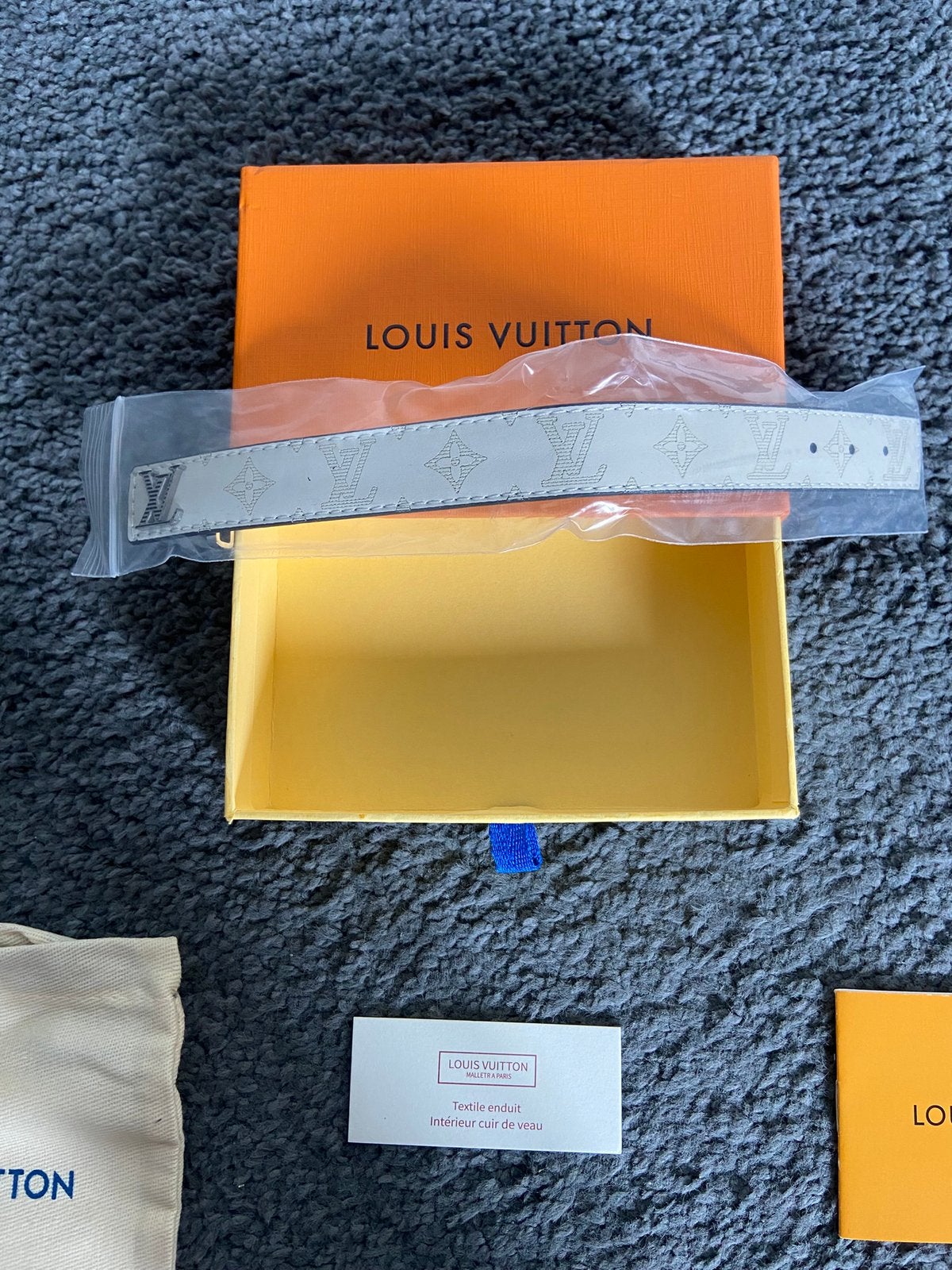 Louis vuitton armband, Sieraden, Tassen en Uiterlijk, Armbanden, Ophalen of Verzenden, Nieuw, Grijs, Leer