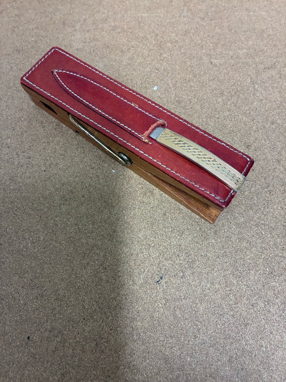 Vintage Briefopener in Houten Wasknijper Houder met Leer, Ophalen of Verzenden