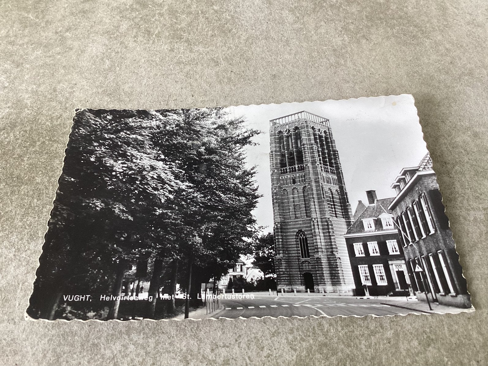 Vught.    Helvoirtseweg met St. Lambertustoren, Verzamelen, Ophalen of Verzenden, Noord-Brabant