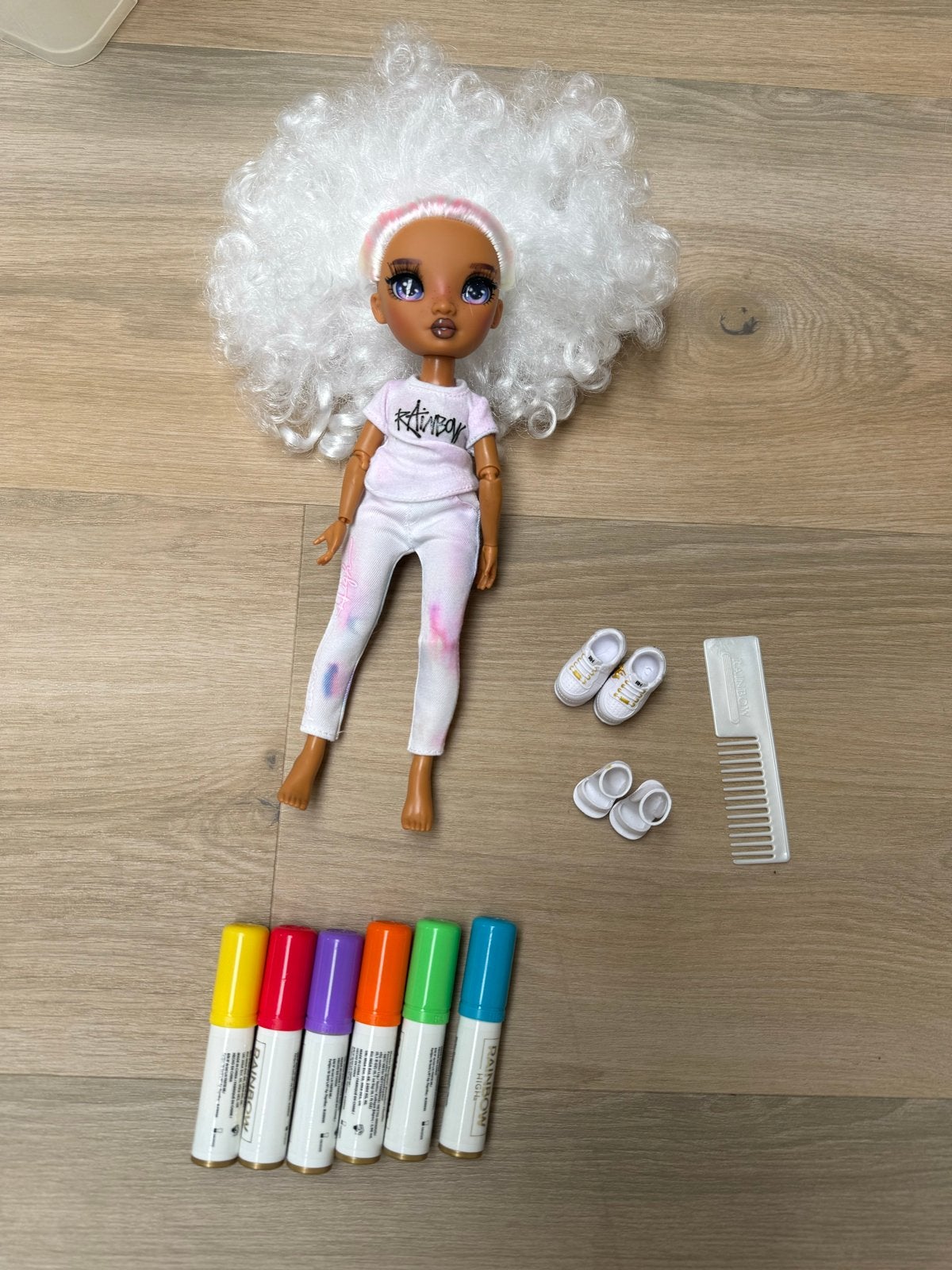 Rainbow High Doll met accessoires en stiften, Kinderen en Baby's, Ophalen of Verzenden, Zo goed als nieuw, Overige typen