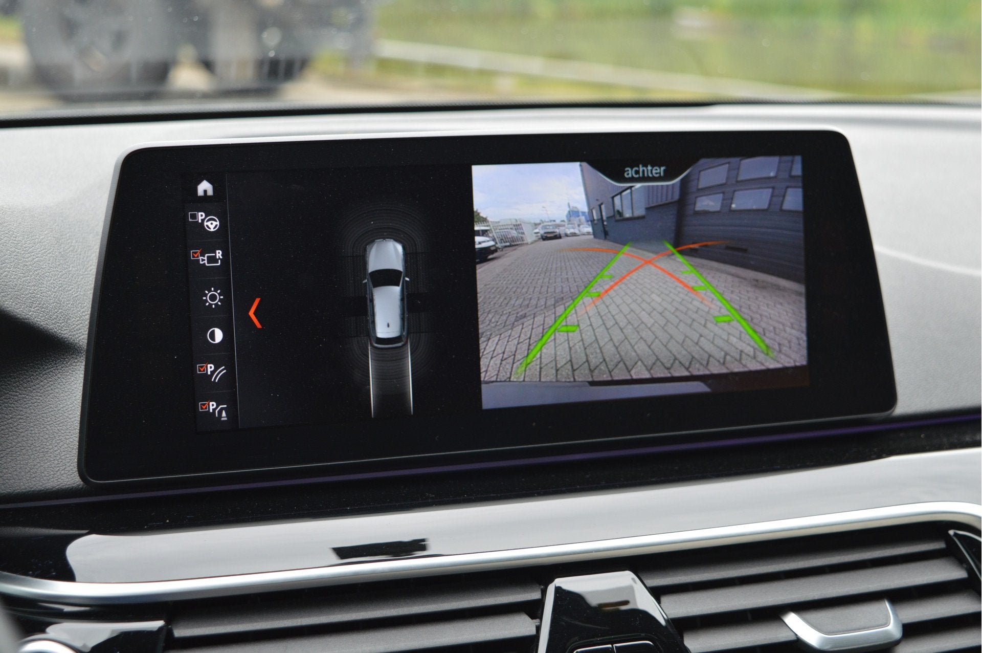Foto 17 van BMW 5 Serie Touring 520i High Executive | M-PAKKET | PANO |