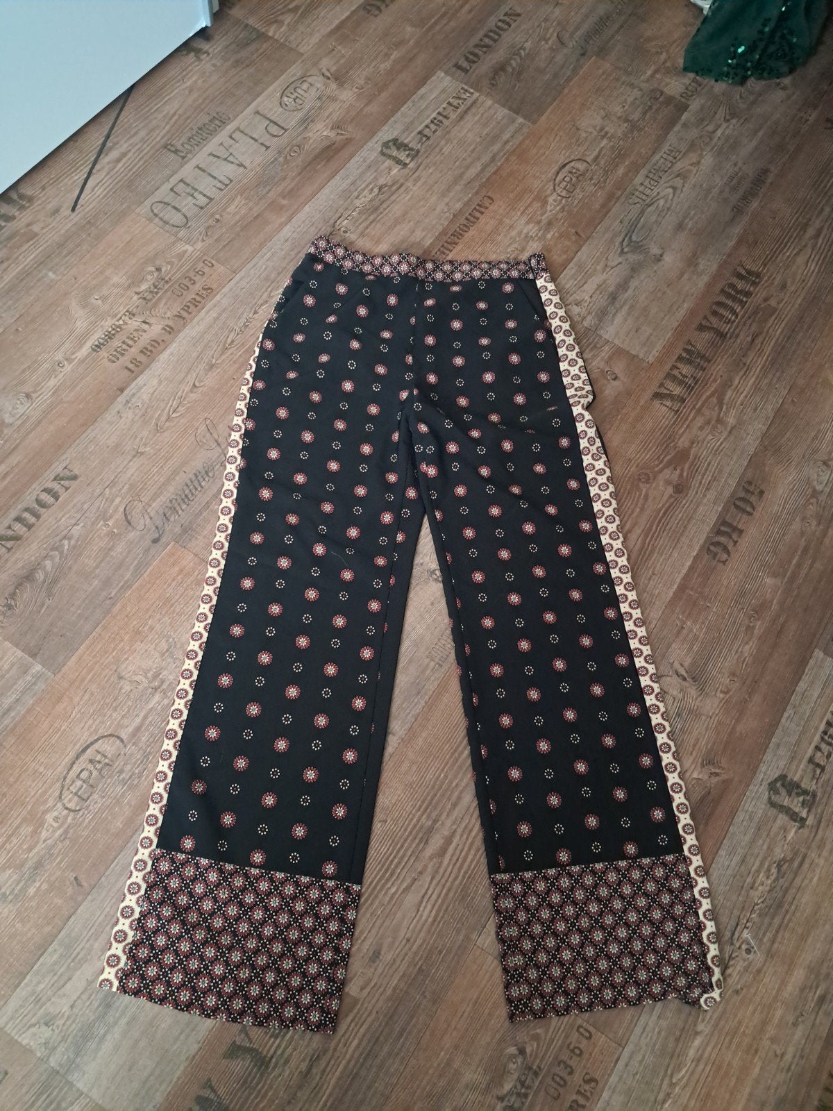Nieuwe Zara broek met print, maat M, Ophalen of Verzenden