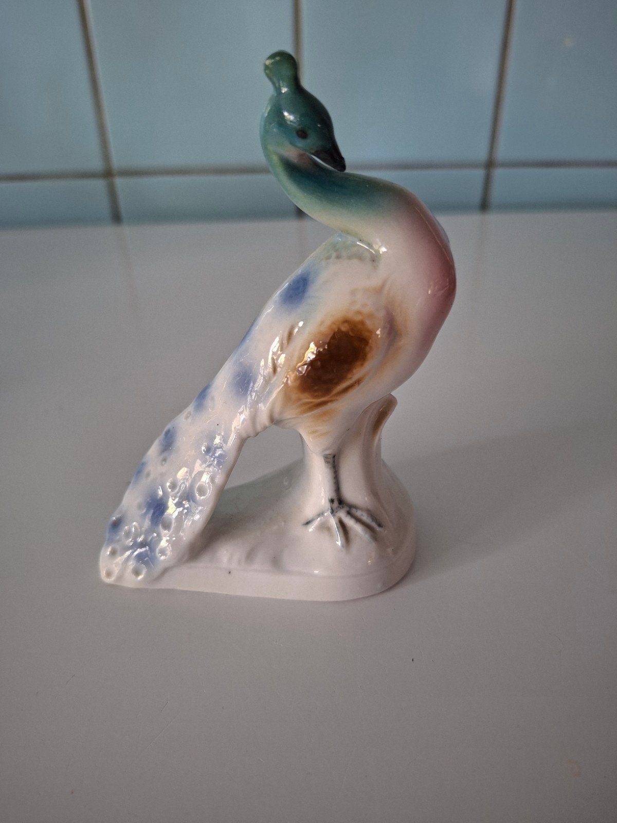 Gekleurd keramisch pauwenbeeldje, Antiek en Kunst, Ophalen of Verzenden