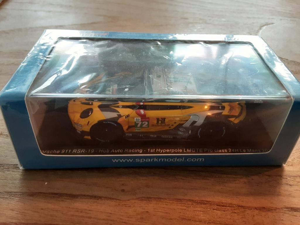 Spark Porsche 911 RSR-19 Hub Auto Racing 1:43 Le Mans, Ophalen of Verzenden, Nieuw, Auto, Overige merken