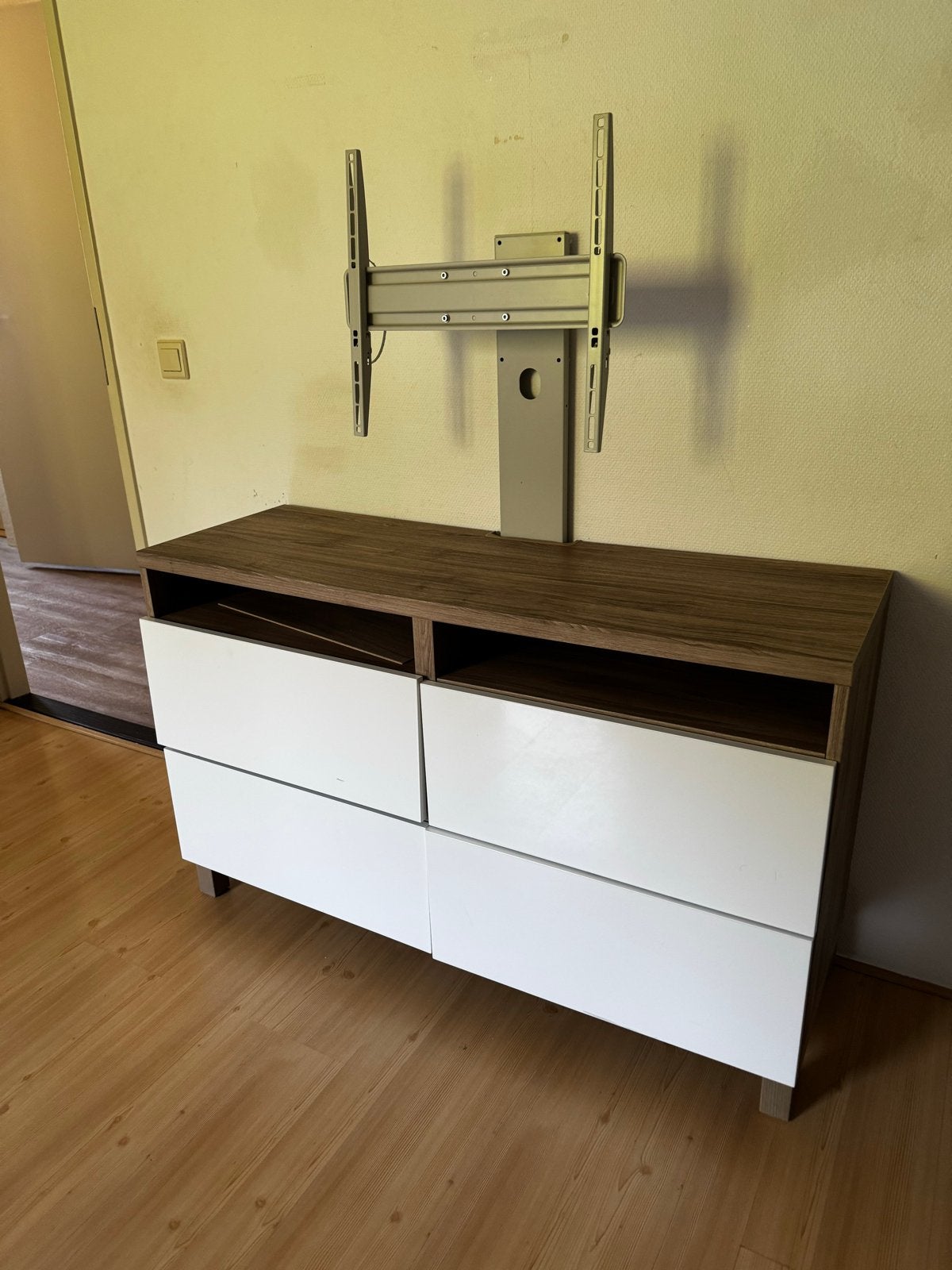 IKEA TV meubel met afneembare tv montagebeugel, Ophalen, Gebruikt, 100 tot 150 cm, Minder dan 100 cm