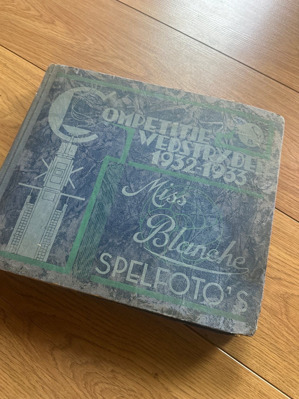 Zeldzaam Voetbal Fotoboek 1932-1933 - Miss Blanche Spelfoto', Boeken, Ophalen of Verzenden, Gelezen, Balsport
