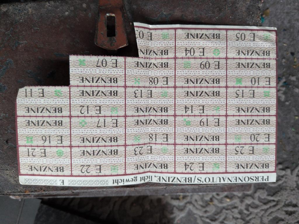 Benzinebonnen jaren '70 - Historisch verzamelobject, Verzamelen, Overige Verzamelen, Ophalen