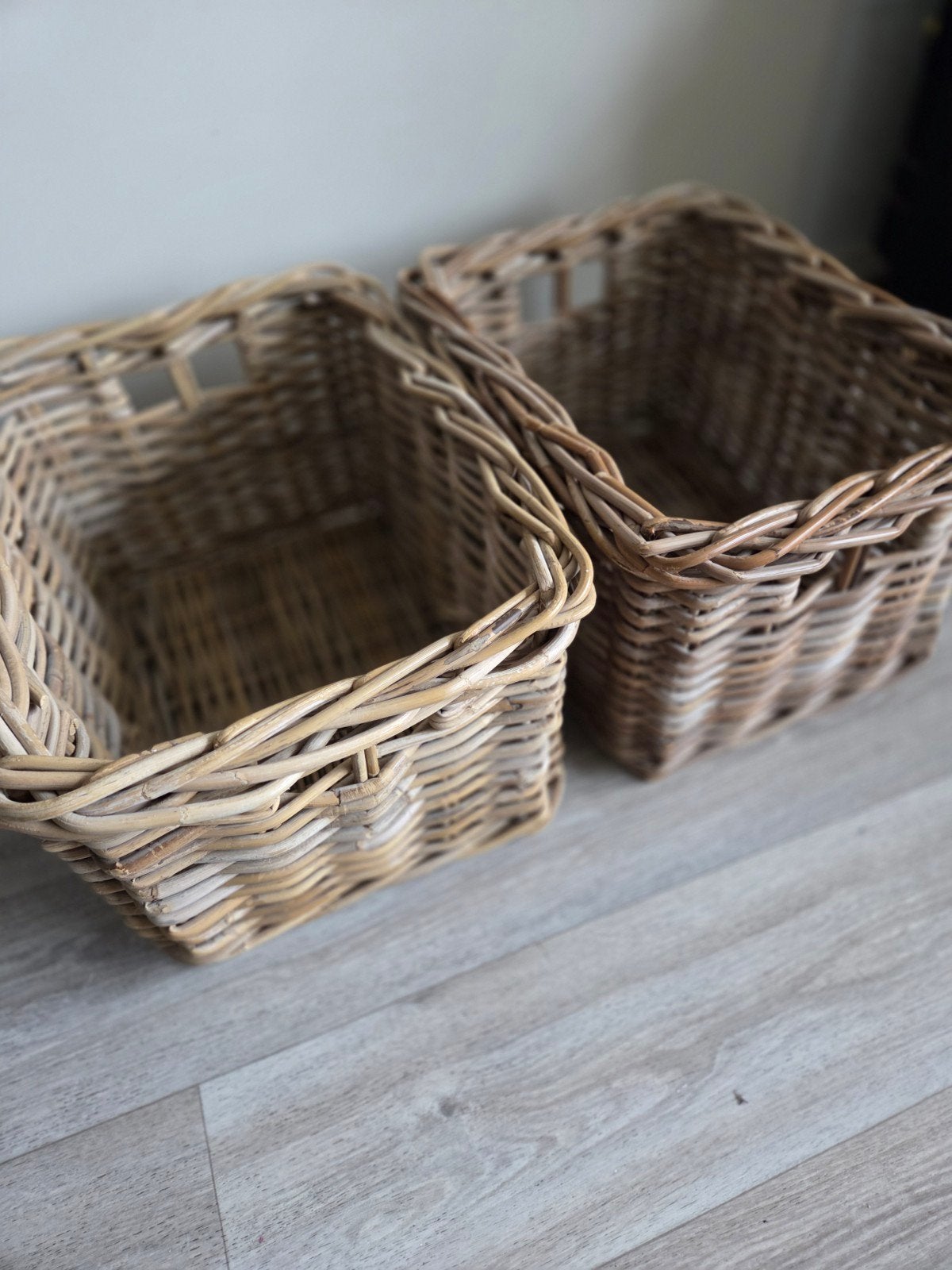 Set van 2 rieten manden - perfect voor opbergen, Mand, Gevlochten, Ophalen of Verzenden, Zo goed als nieuw