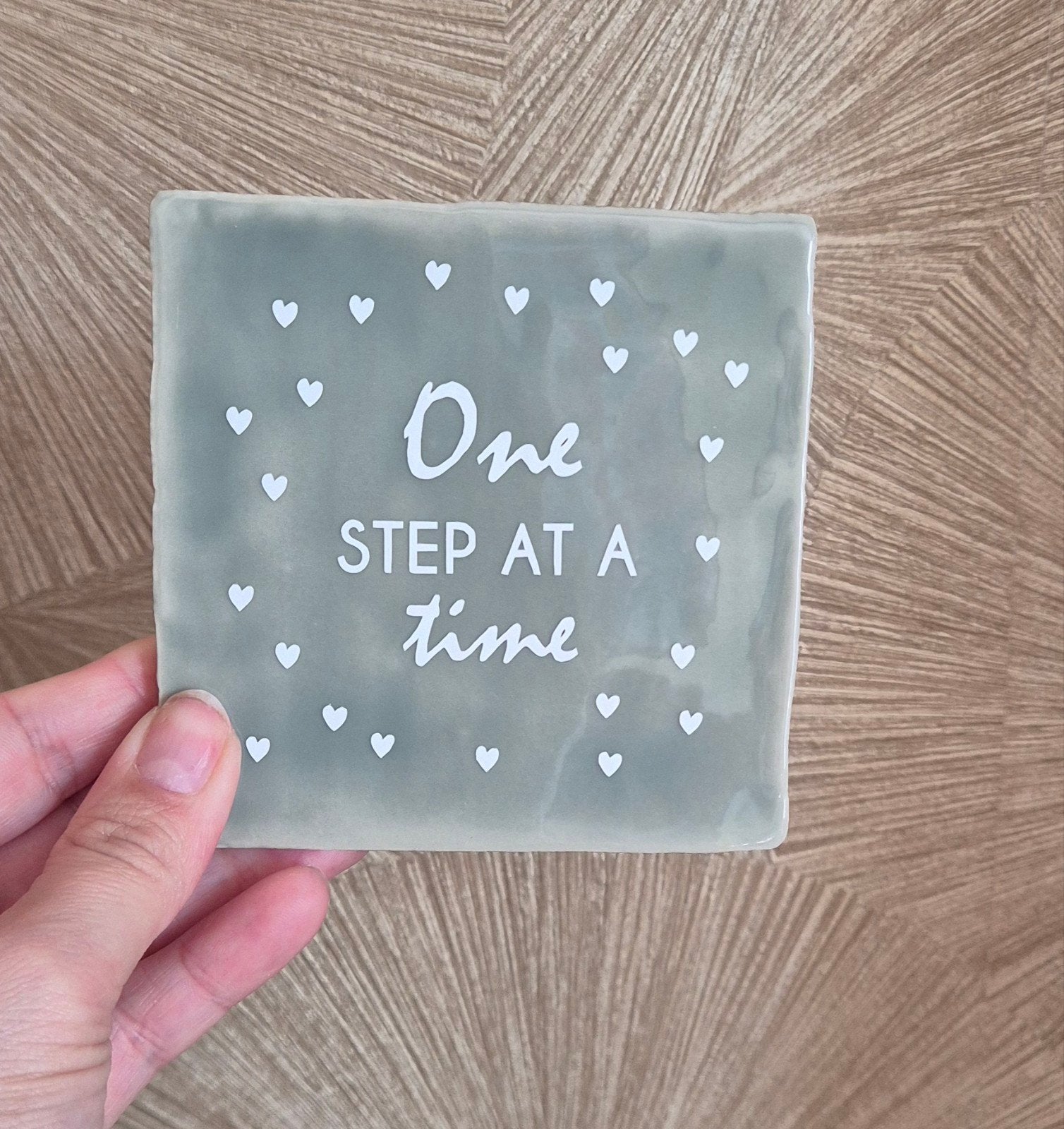Tegel met tekst - One Step at a Time, Antiek en Kunst, Ophalen of Verzenden