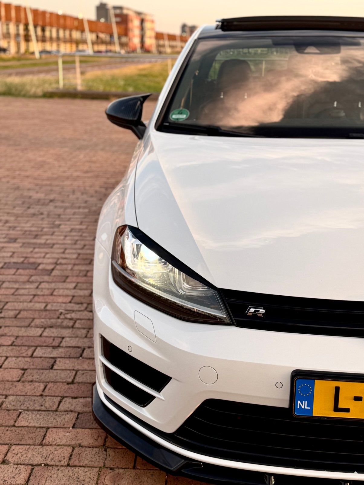 Volkswagen Golf 2.0 TSI R 418PK 5D 4 MOTION ORYX WHITE PEARL, Auto's, Automaat, 4 cilinders, 1984 cc, Wit