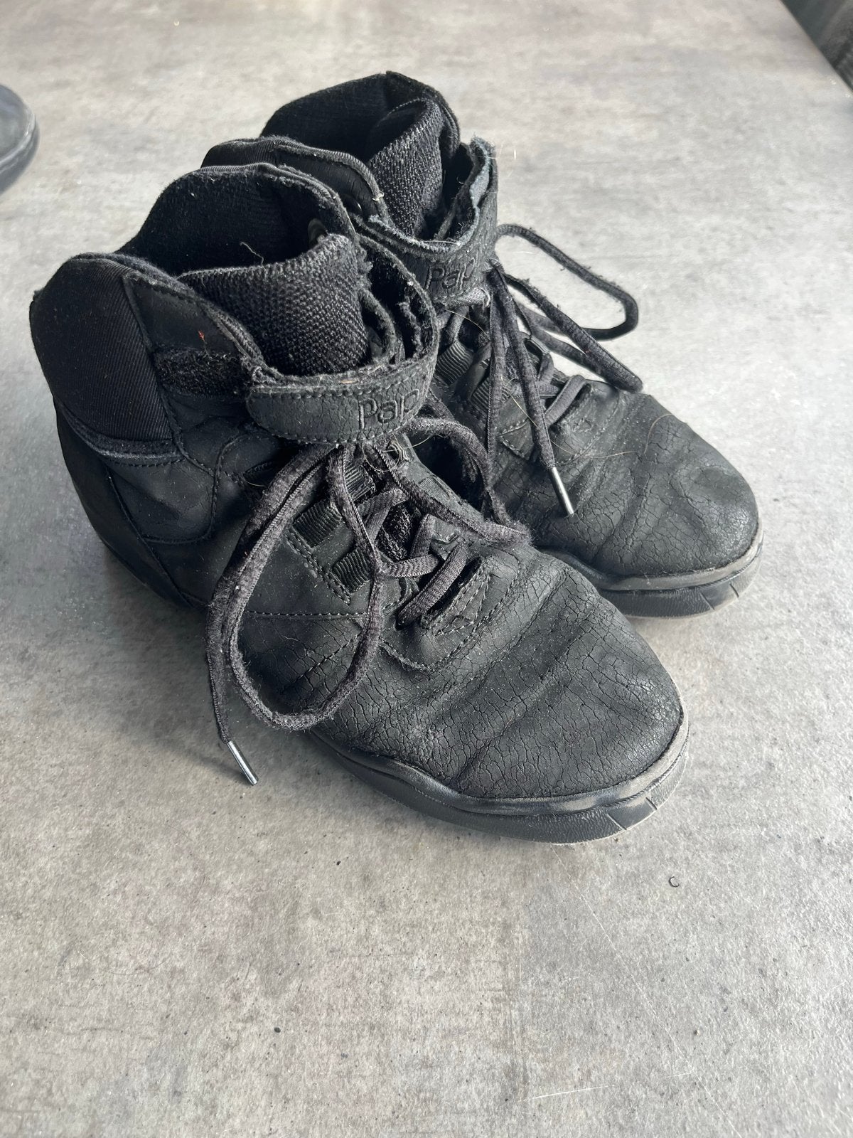Zwarte dansschoenen maat 38 met los klittenband, Kleding | Dames, Ophalen of Verzenden, Gedragen, Zwart, Dansschoenen