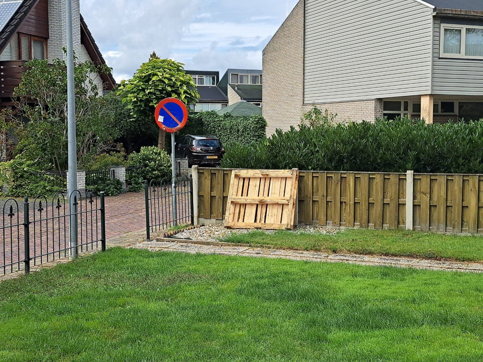 ***gratis Houten Pallet gratis***, Ophalen, Gebruikt, 50 mm of meer, Pallet