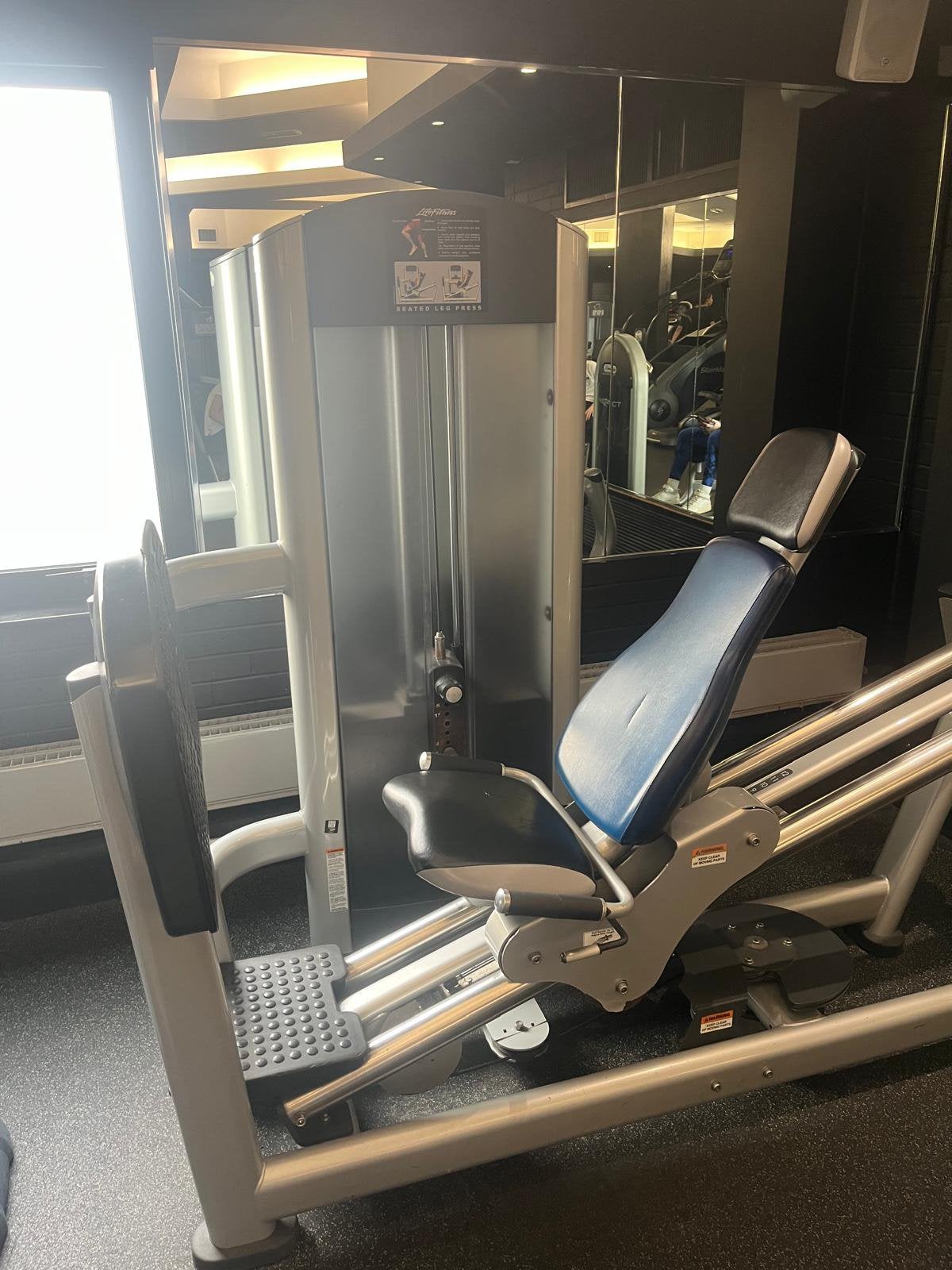 11 Life Fitness Apparaten,Dual Pulley,Legpress,Leg Extension, Ophalen, Gebruikt, Benen, Krachtstation