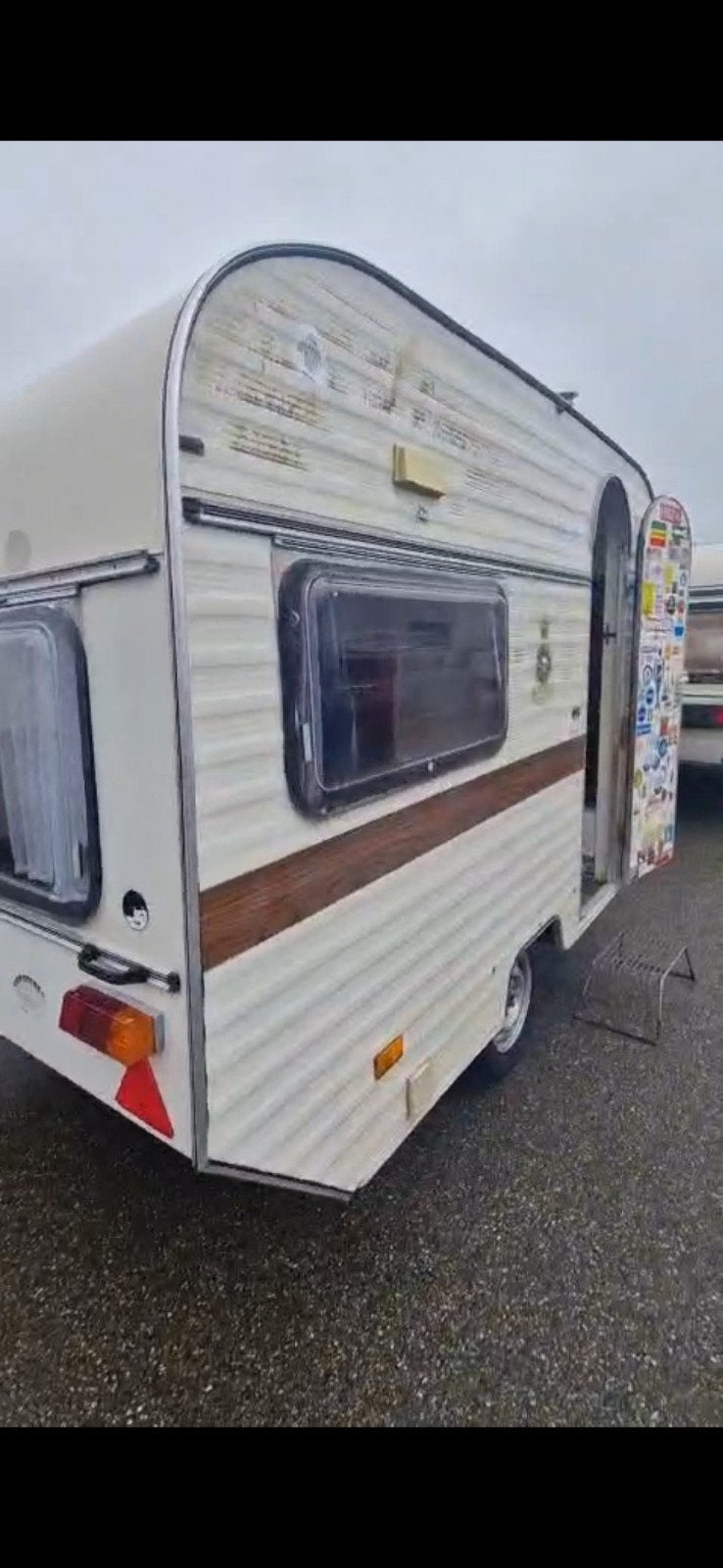 caravan bergland met 2x treinzit en middenkeuken zie fotos., Caravans en Kamperen, Omvormbare zithoek, Treinzit, Particulier, 4 tot 5 meter