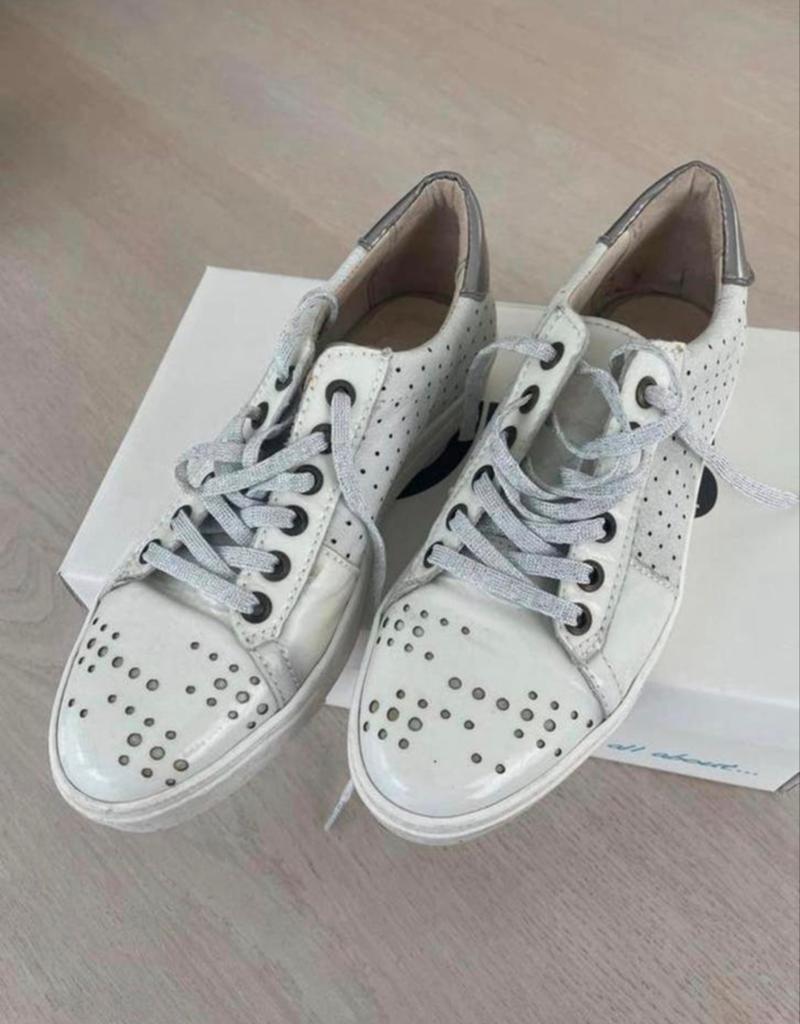 Mjus witte dames schoenen - Maat 37 (valt klein), Kleding | Dames, Schoenen, Ophalen of Verzenden, Gedragen, Wit, Sneakers of Gympen