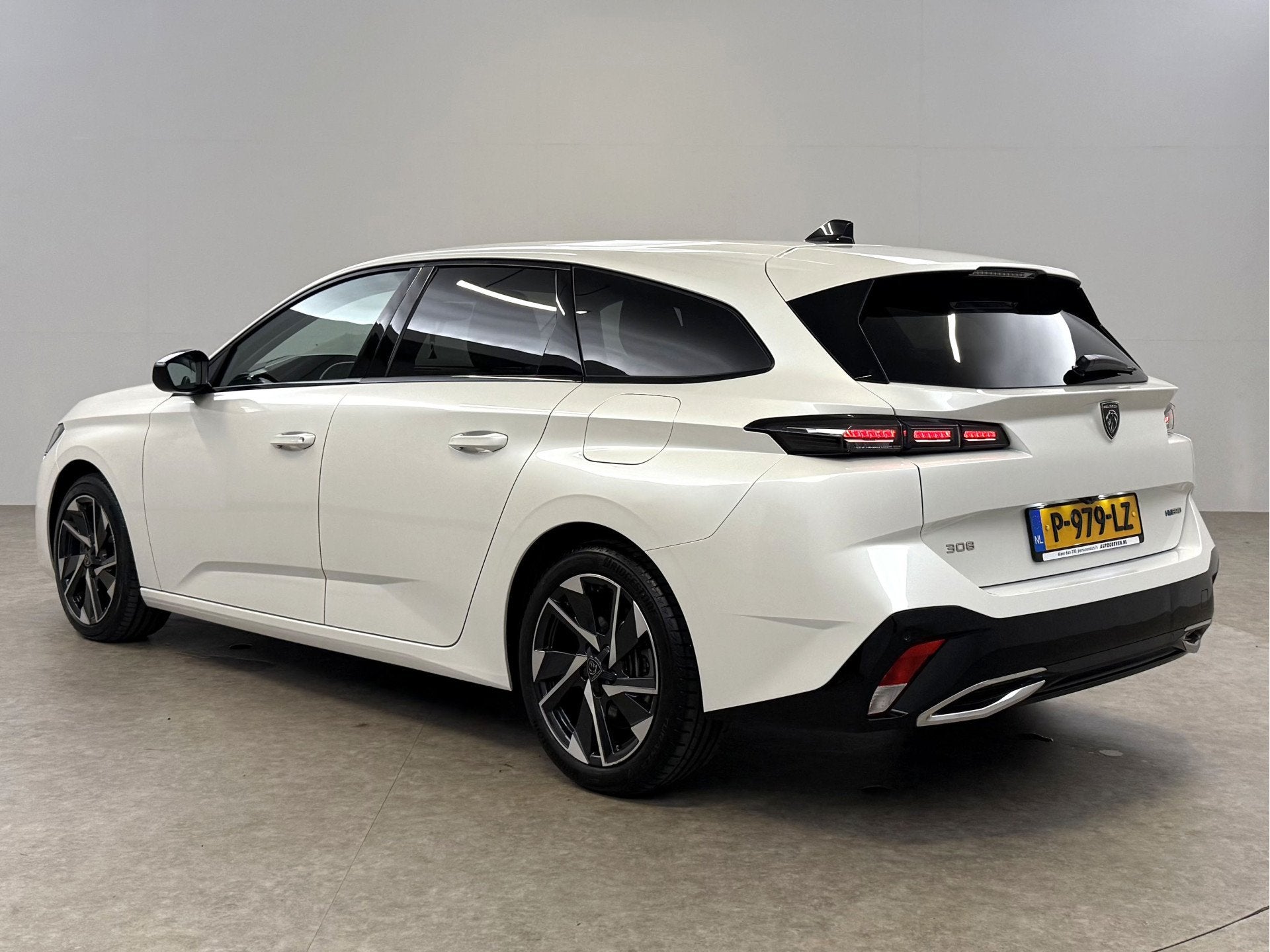 Peugeot 308 1.6 HYbrid Allure Pack Business | Camera | Virtu, Gebruikt, Euro 6, 4 cilinders, Wit