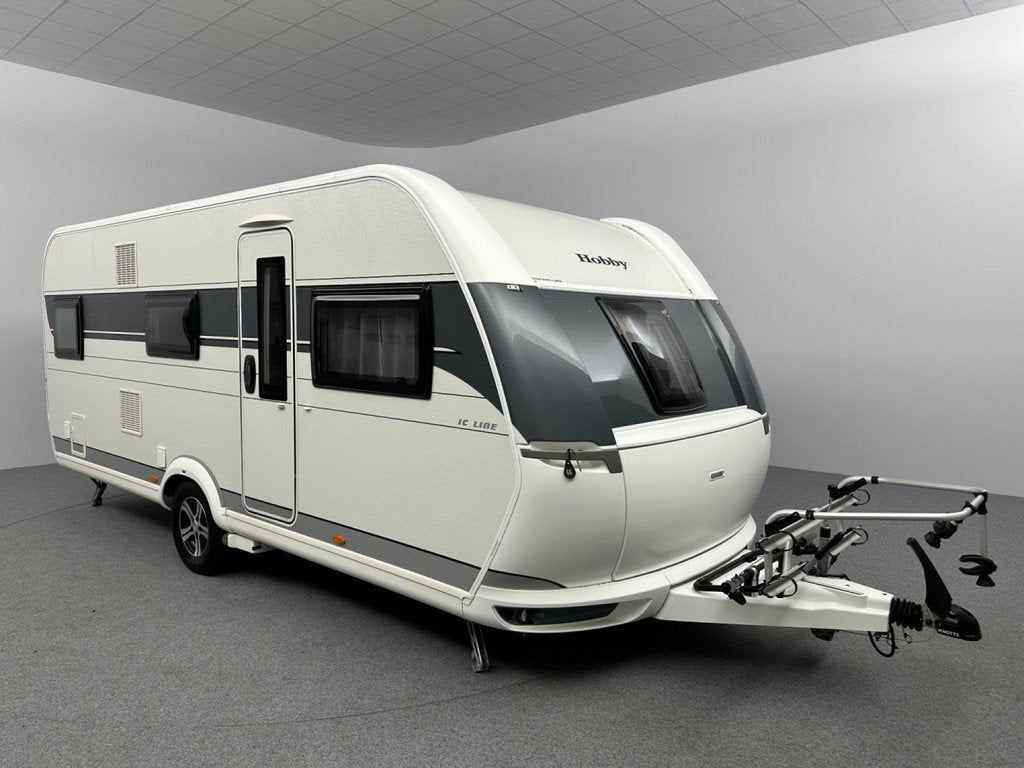 Hobby De Luxe 545 KMF Mover Voortent 2000KG AS, Hordeur, Dwars-stapelbed, Hobby, Bedrijf