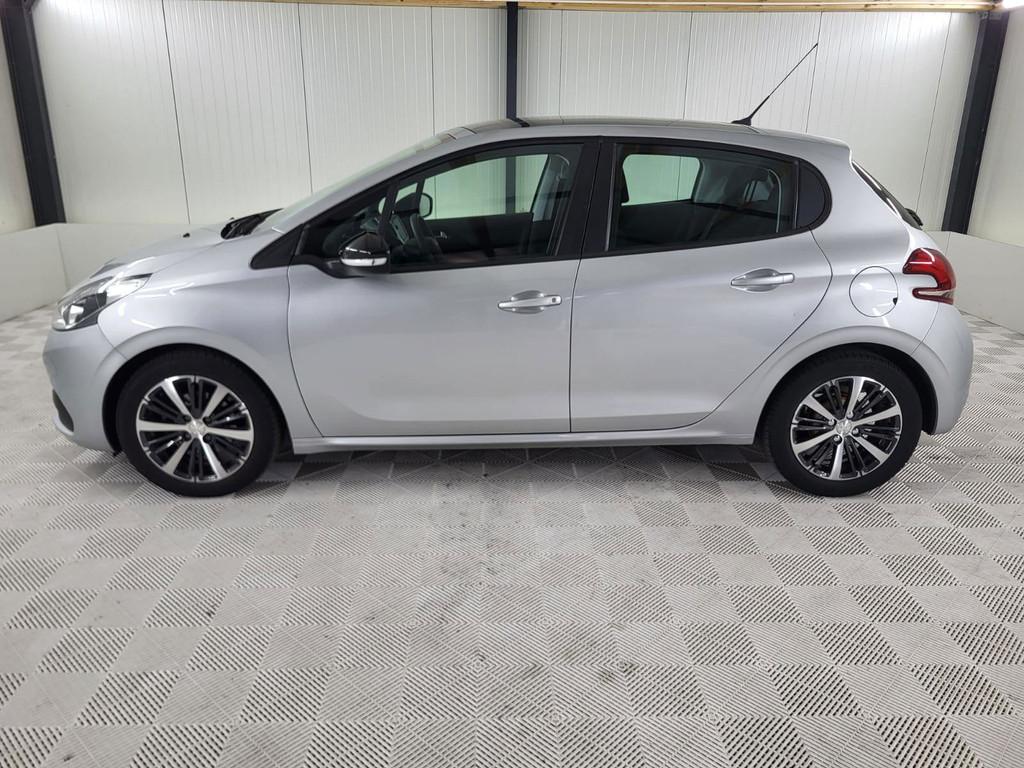 Peugeot 208 1.2 PureTech Camera, Panodak, App-connect, Stoel, Voorwielaandrijving, Stof, 1199 cc, 82 pk