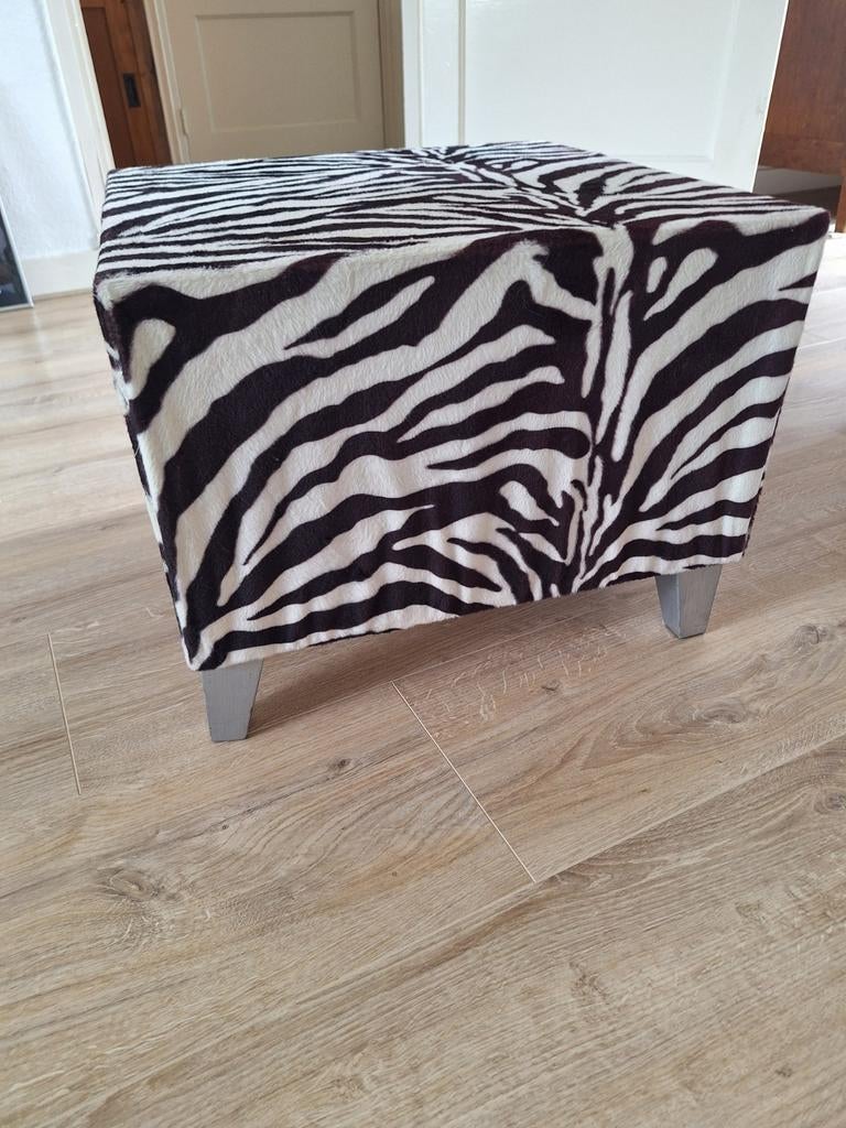 Zebraprint poef, Ophalen, Minder dan 50 cm, Gebruikt, Modern, speels, dierenprint