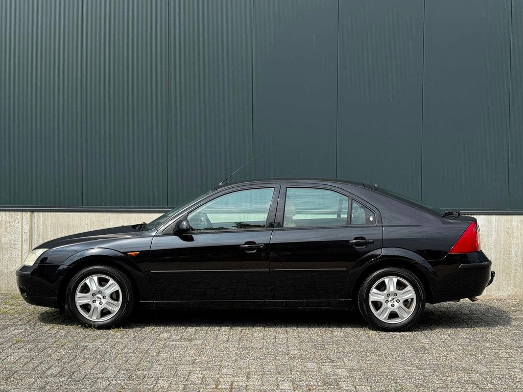 Ford Mondeo 2.0-16V Ghia|Origineel nl |lage km met nap|autom, Auto's, Ford, Mondeo, Metallic lak, Zwart, Euro 4