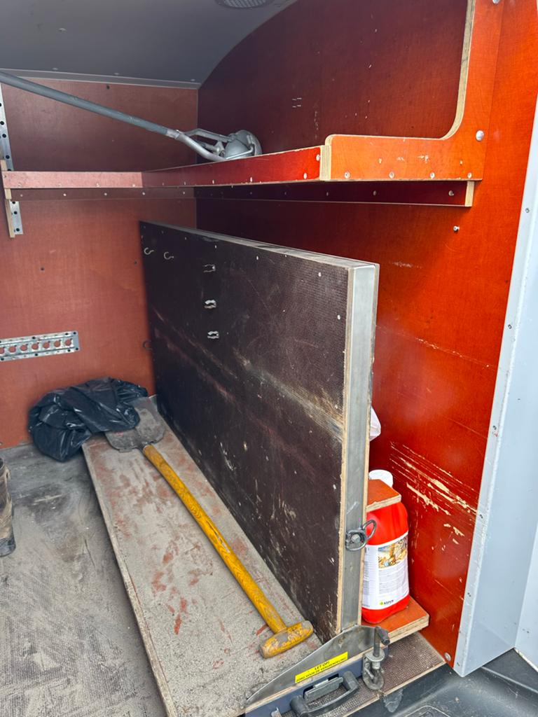 Inbouw stelling Volkswagen Transporter L1H1, Ophalen, Gebruikt, Bumper, Volkswagen