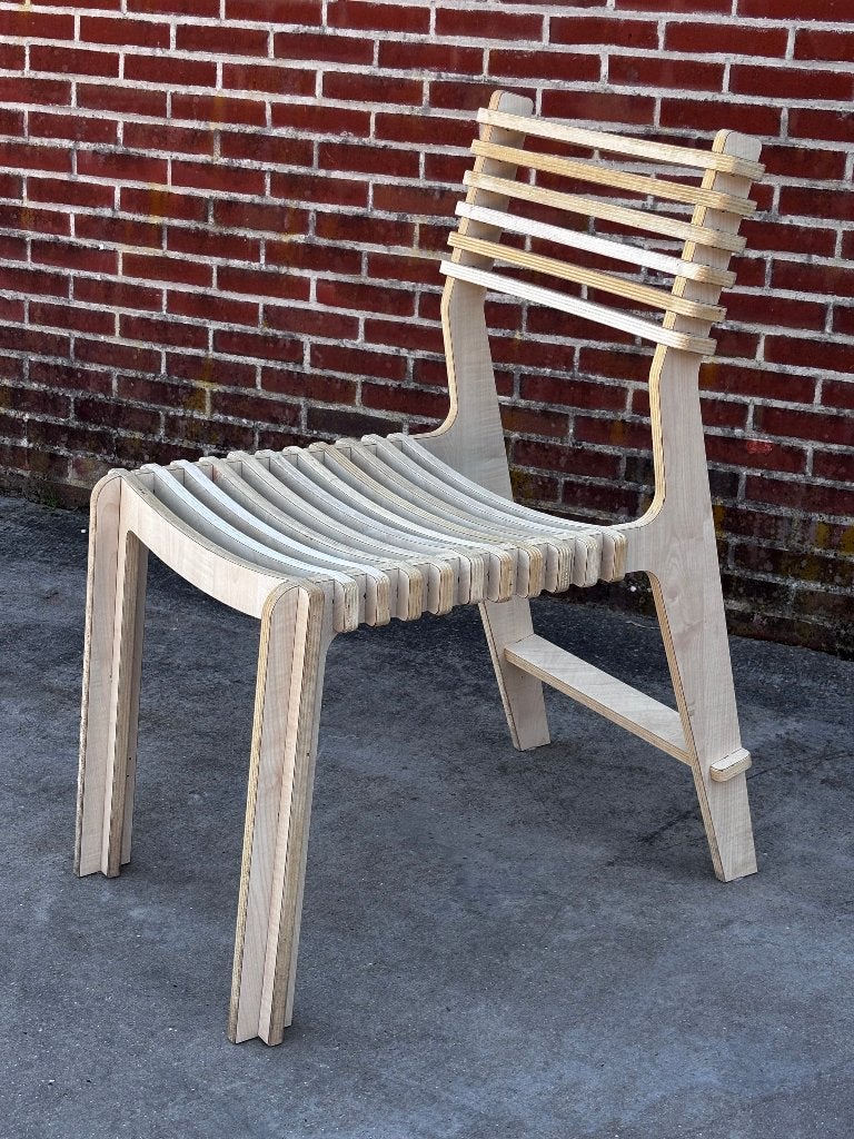 Design Stoel Valoví latten stoel multiplex, Huis en Inrichting, Stoelen, Ophalen, Gebruikt, Bruin, Design