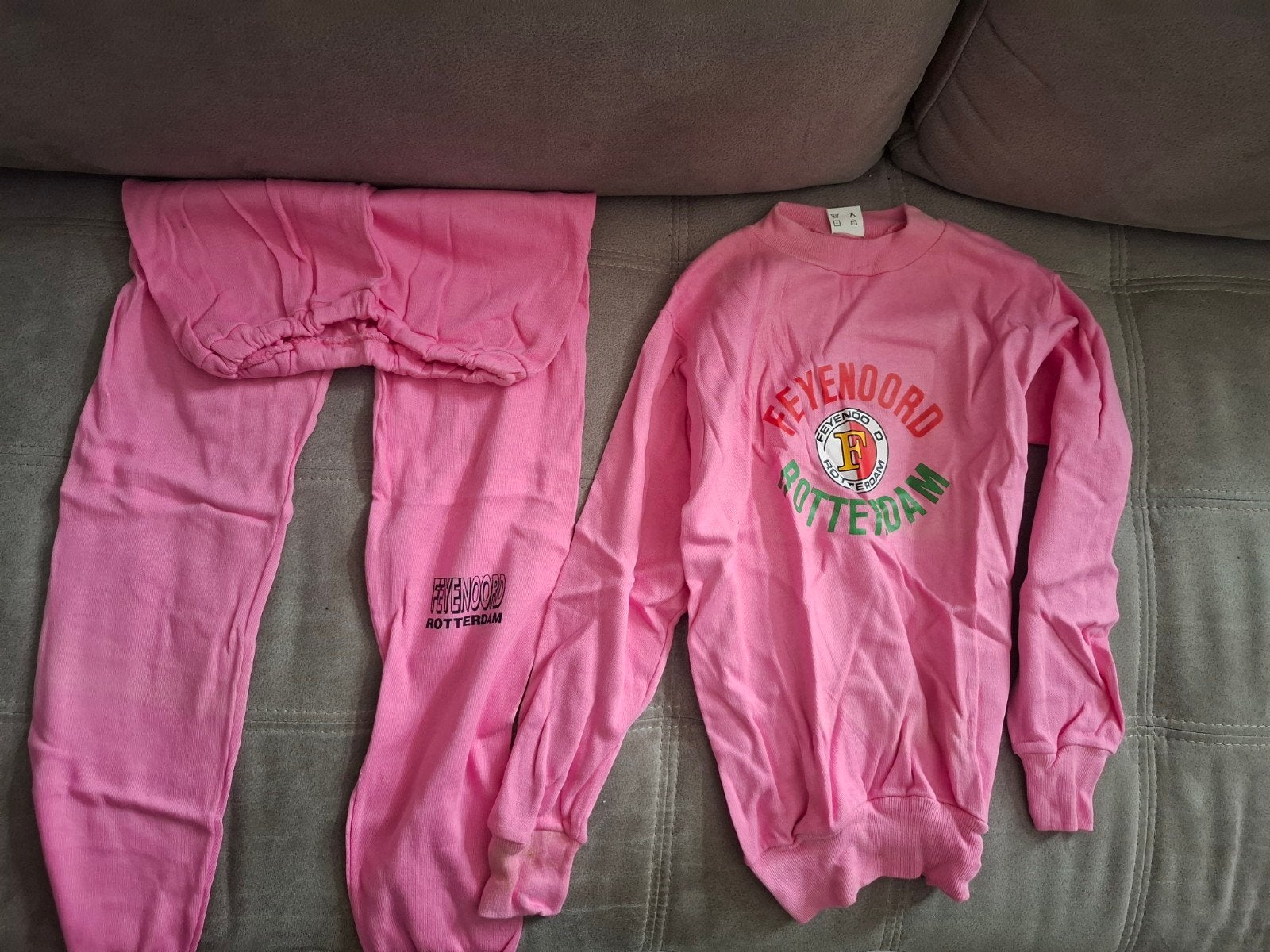 Roze Feyenoord Trainingspak - 140, Kinderen en Baby's, Ophalen of Verzenden, Nieuw, Feyenoord, Meisje