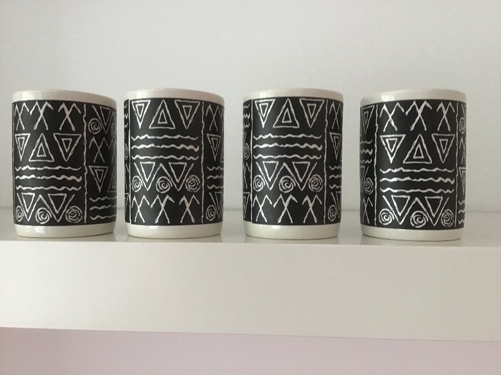 4 toffe matzwarte vaasjes met witte decoratie, Overige materialen, Gebruikt, Zwart, Ophalen of Verzenden