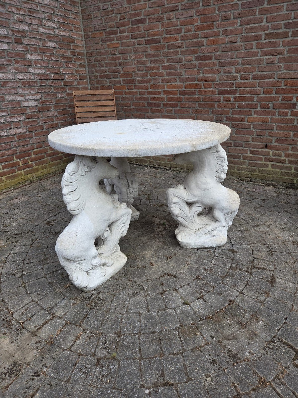 groot betonnen tuintafel met 3 paarden, Ophalen, Onbekend, Onbekend, Onbekend