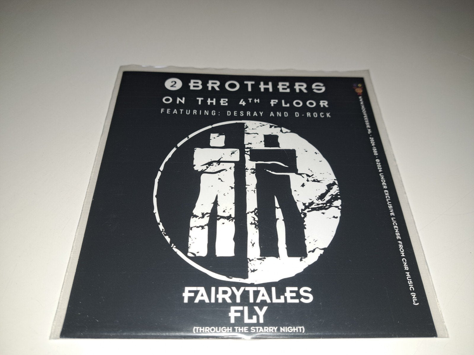 7" 2 Brothers on the 4th floor : Fairytales / Fly, Cd's en Dvd's, Verzenden, Zo goed als nieuw, Pop