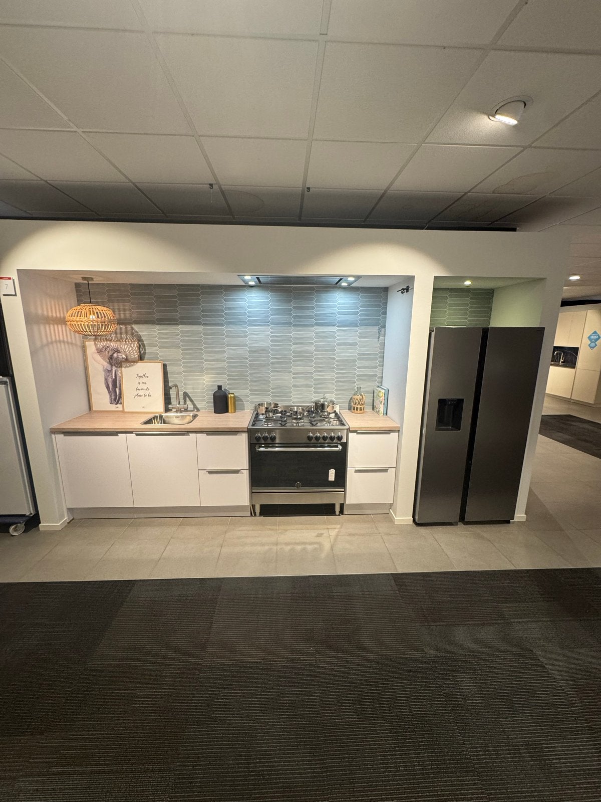 Prachtige, ongebruikte showroomkeuken inclusief apparatuur!, Ophalen, Wit, Nieuw, Enkelwandige keuken