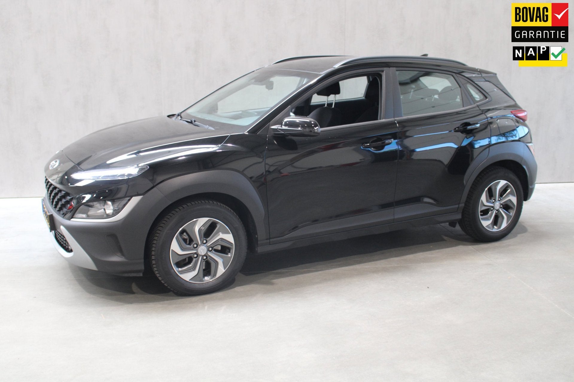 Hyundai Kona 1.6 GDI HEV Comfort Carplay/Camera/12 maanden b, Auto's, 12 maanden, Gebruikt, Euro 6, Zwart