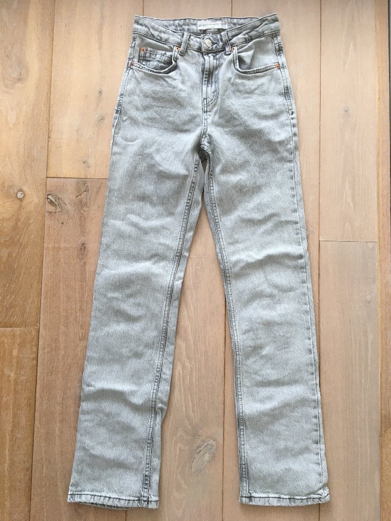 Stradivarius D98 licht grijze jeans | maat 34 | recht model, Overige jeansmaten, Ophalen of Verzenden, Zo goed als nieuw, Grijs