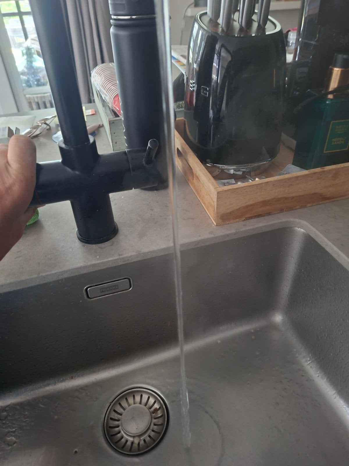 Waterfilter met kraan voor zuiver drinkwater, Ophalen of Verzenden, Zwart, Metaal, Overige merken