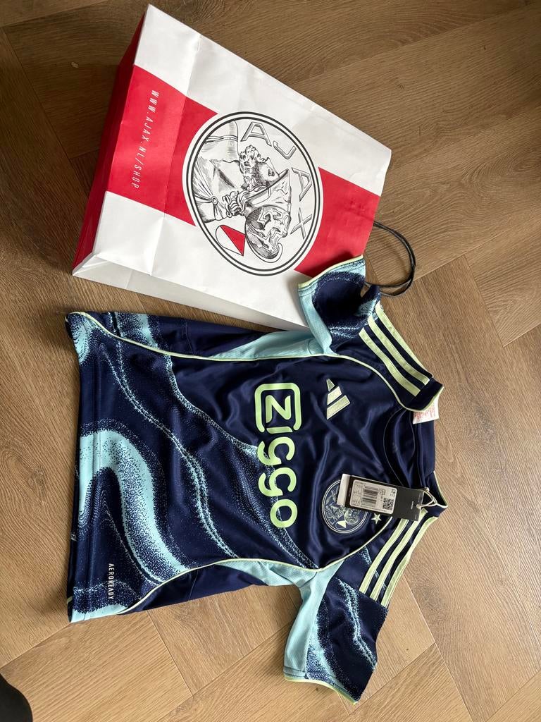 Ajax uit shirt 2025/2026 junior 128 nieuw en ongedragen, Sport en Fitness, Voetbal, Ophalen of Verzenden, Nieuw, Shirt