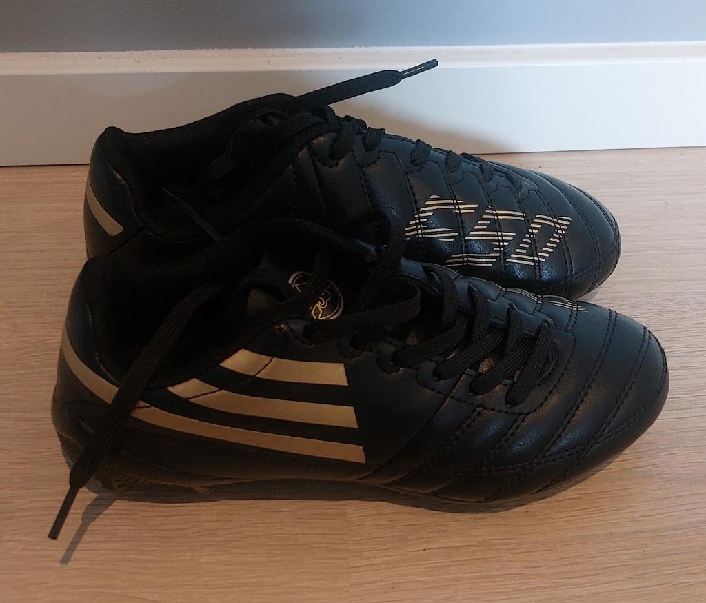 Voetbal schoenen maat 35 "nieuwe", Maat XS of kleiner, Ophalen, Nieuw, Schoenen