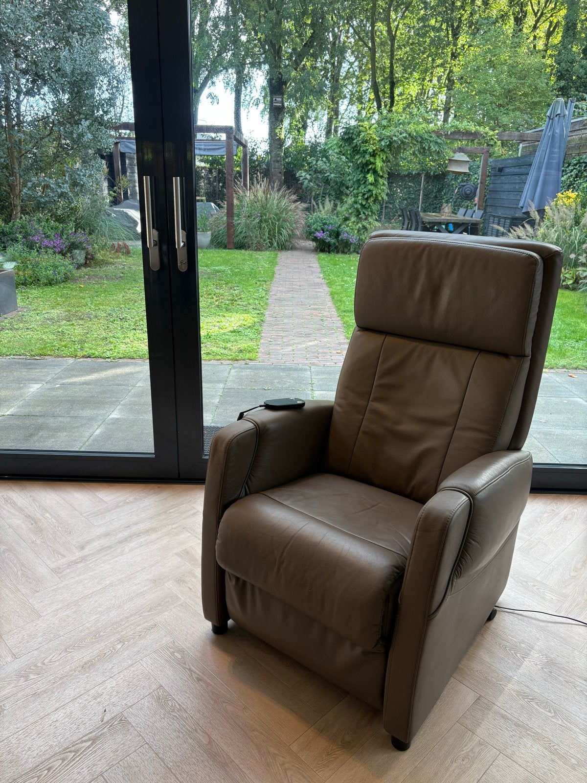 Sta op stoel relaxfauteuil van dik leer., Huis en Inrichting, Ophalen of Verzenden, Gebruikt, Leer, 75 tot 100 cm