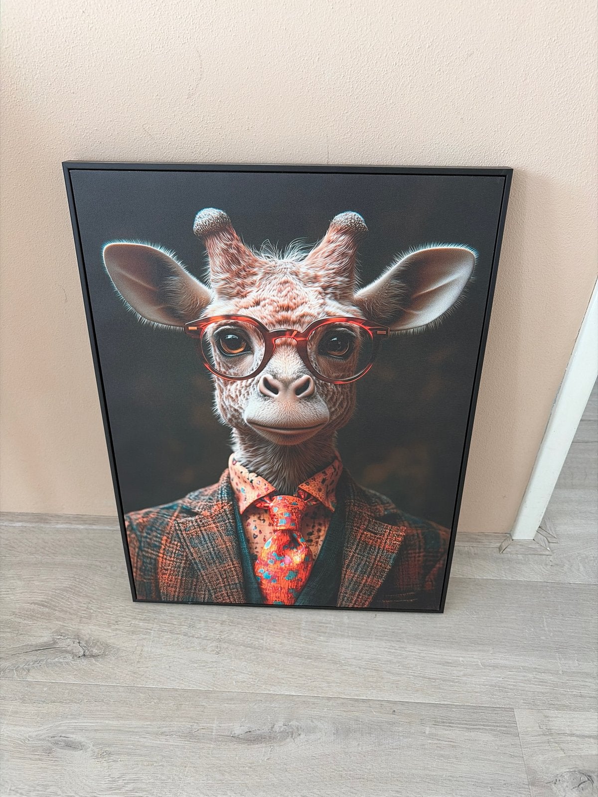 Modern schilderij: Giraffe met bril en pak (45x60 cm), Antiek en Kunst, Kunst | Schilderijen | Modern, Ophalen, Dieren, Print