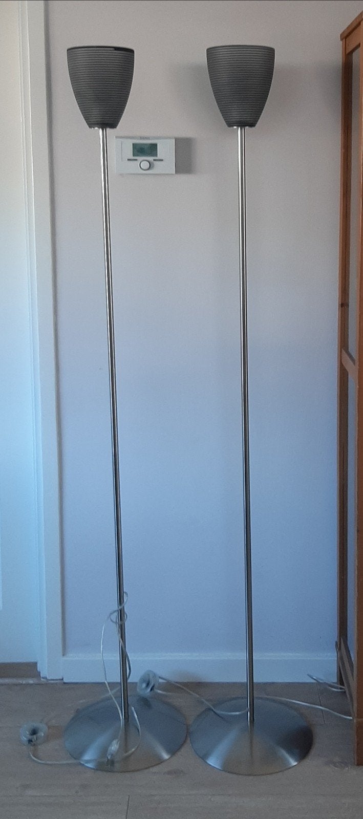 2 mooie vloerlampen zwart witte kapjes matglas, 1,70 hoog, Ophalen, Gebruikt, Modern/ design, E27 (groot)