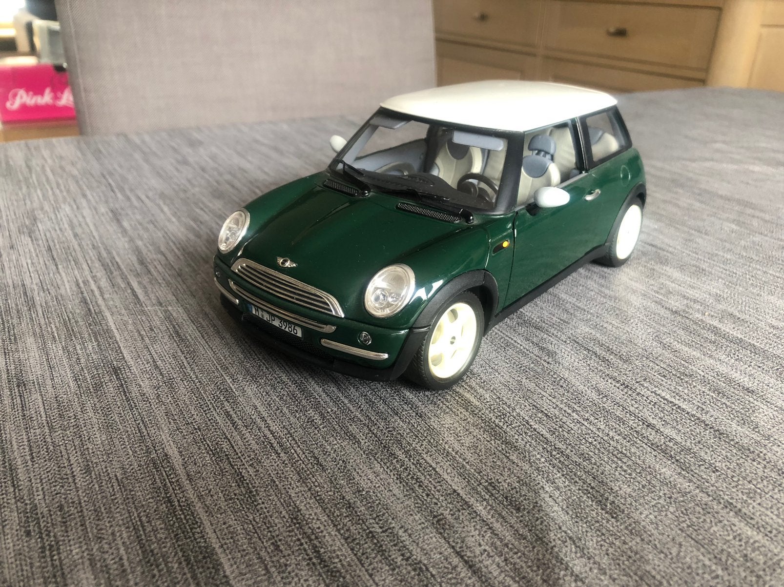 Bburago 1/18 mini Cooper uit 2001 geen doos, Ophalen, Zo goed als nieuw, Auto, Bburago