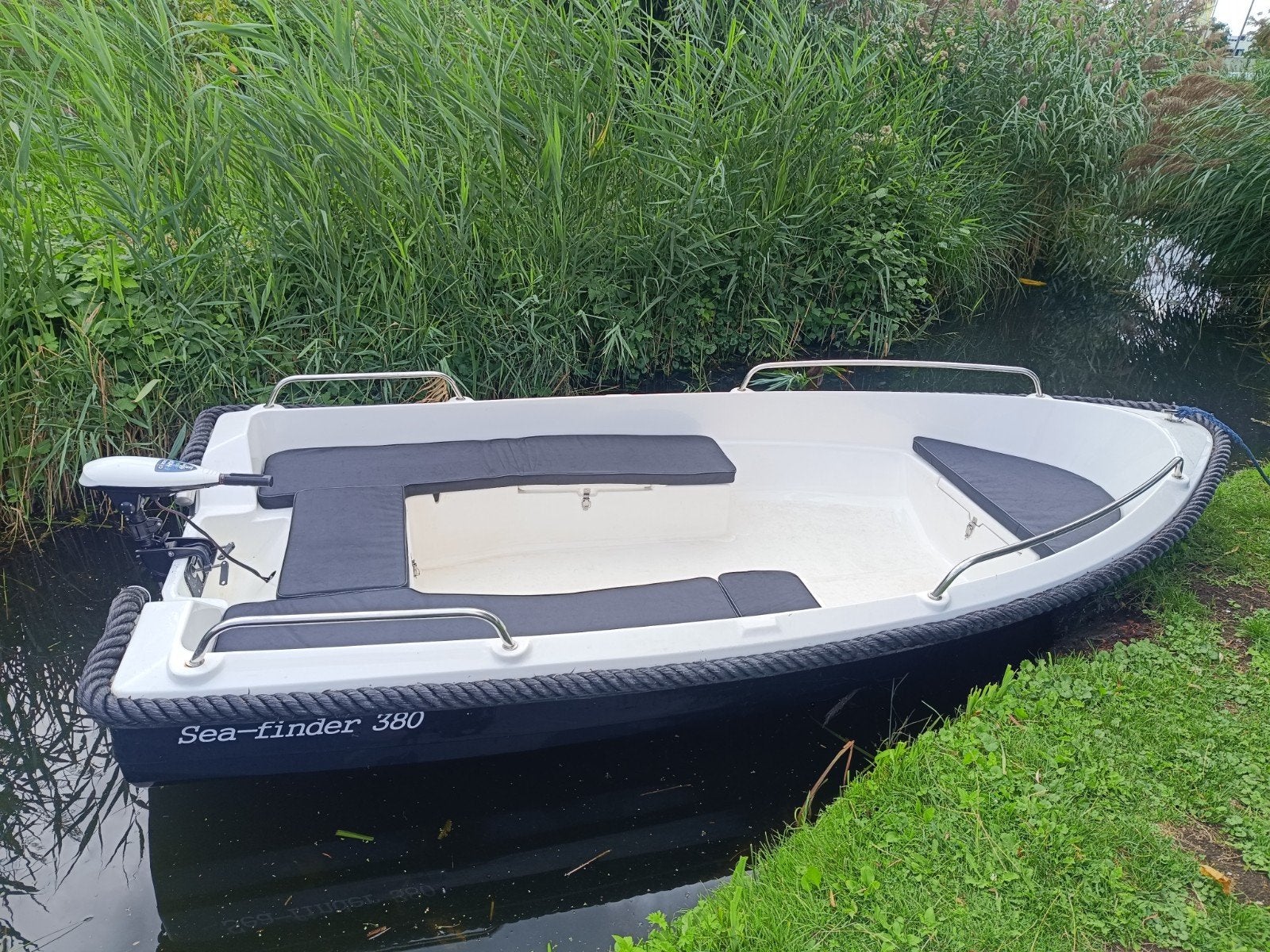 Elektrische sloep incl nieuwe fluistermotor 65 lbs en accu, Ophalen, Nieuw, Buitenboordmotor, Polyester